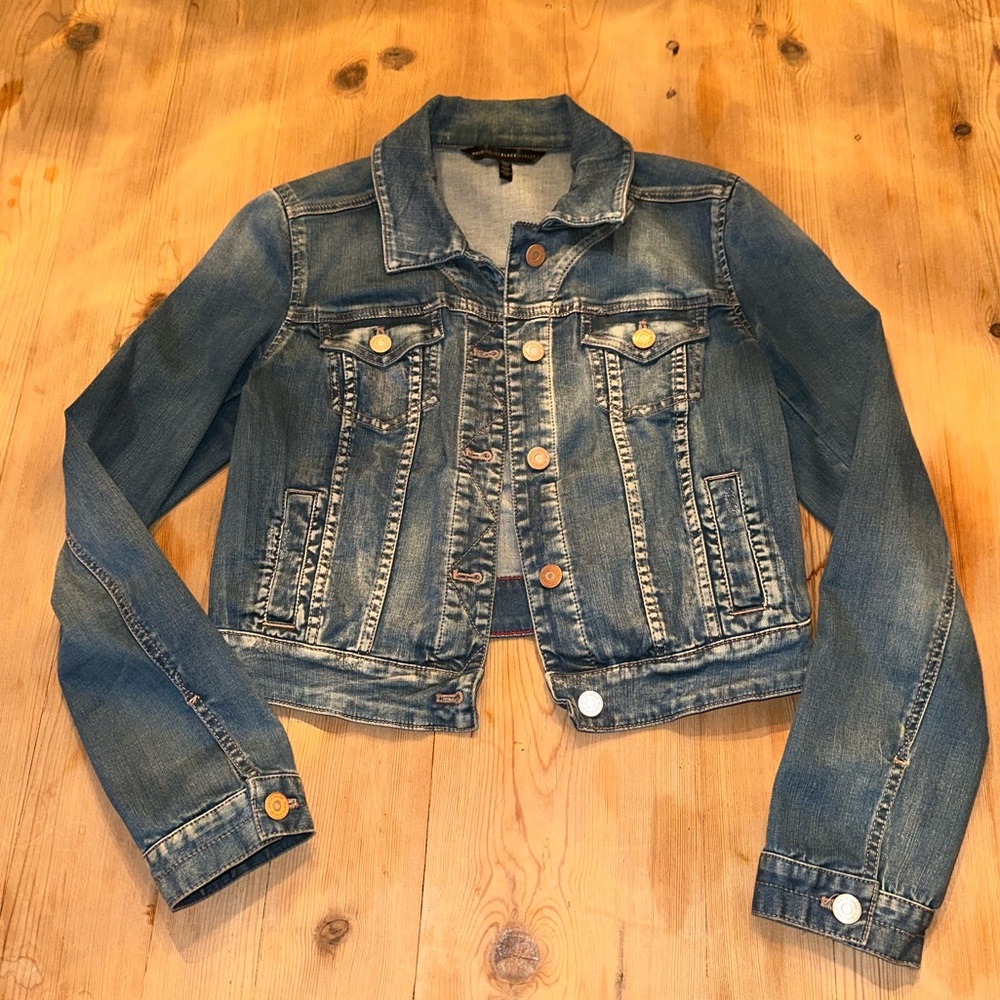 White House Black Market Cropped Denim Jacket – Size 6